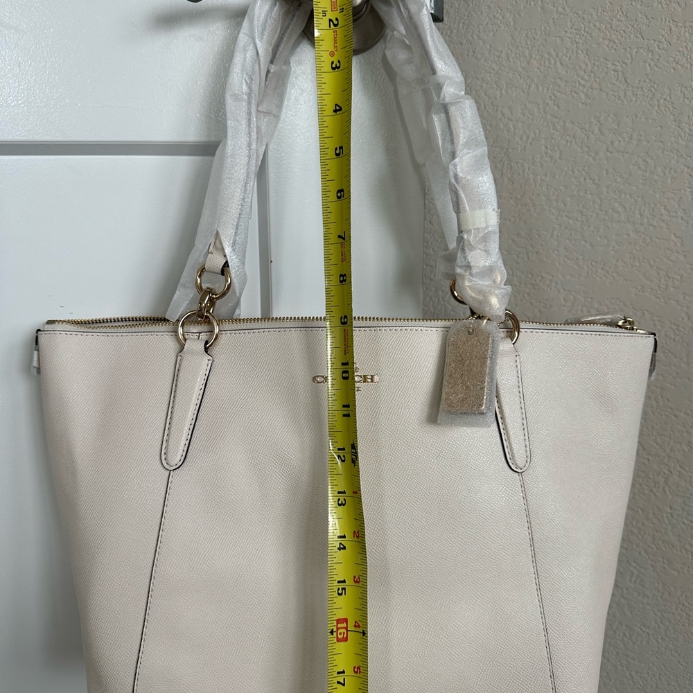 BNWT Coach Ava Tote in Crossgrain Leather – Chalk (F57526) - Picture 5 of 16